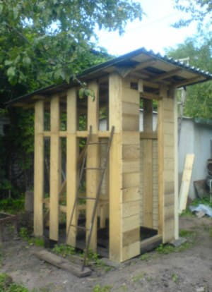 Як і де побудувати туалет на дачі