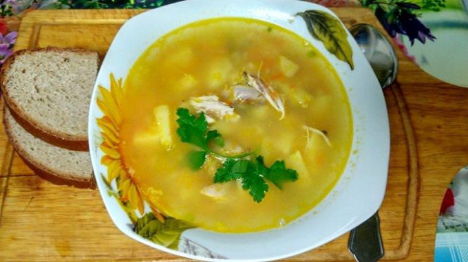 Гороховий суп з куркою: 6 чудових рецептів
