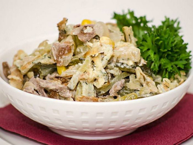 Салат з яловичини з солоним огірком — покрокові рецепти