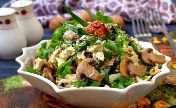 Салат з маринованими грибами — покрокові рецепти приготування