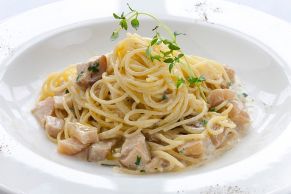 Спагетті з куркою в вершковому соусі – 7 покрокових рецептів