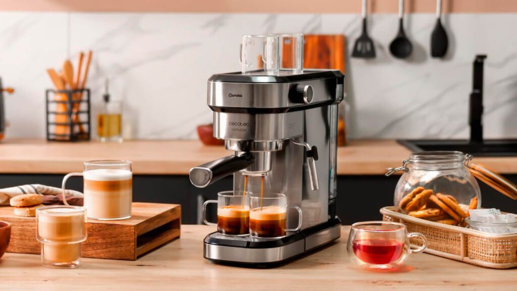 Класична ріжкова проти автоматичної кавоварки: порівняння